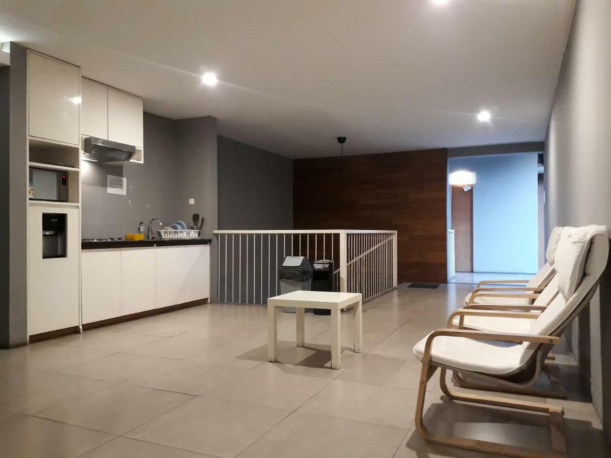 2510 Urbanliving Jakarta Bagian luar foto